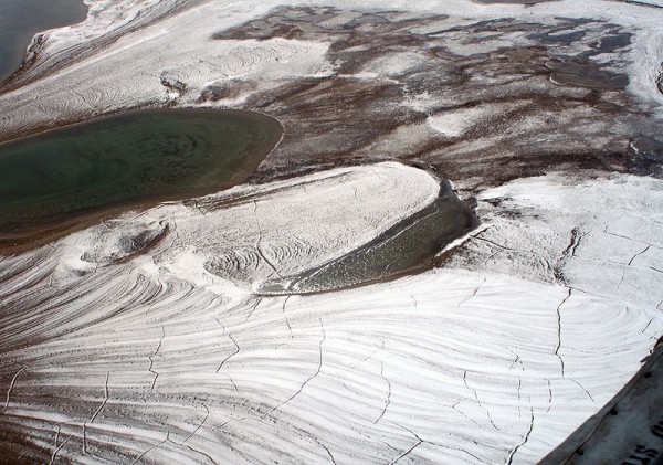 Crack pattern of permafrost in the high Arctic region. (Brocken Inaglory/CC BY-SA 3.0)