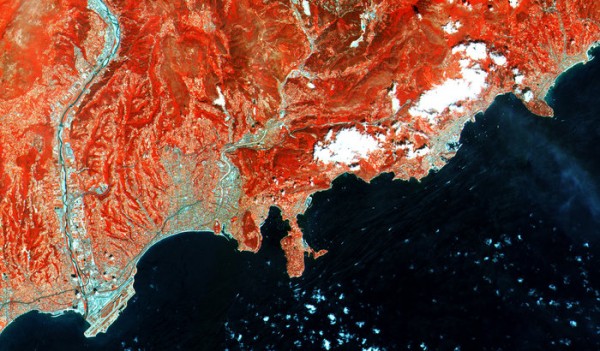 This close-up of France’s southern coast from Nice airport (lower left) to Menton (upper right) is a subset from the first image from the Sentinel-2A satellite. (Copernicus data (2015)/ESA)