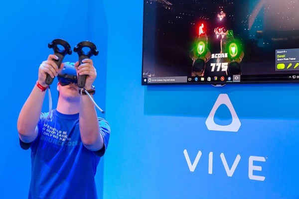 There are reports that the HTC Vive 2 will be revealed at the CES 2017. (Marco Verch/CC BY 2.0)