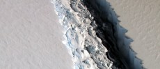NASA scientist John Sonntag snapped this photo on November 10, 2016, during an Operation IceBridge flight.  (NASA Earth Observatory)