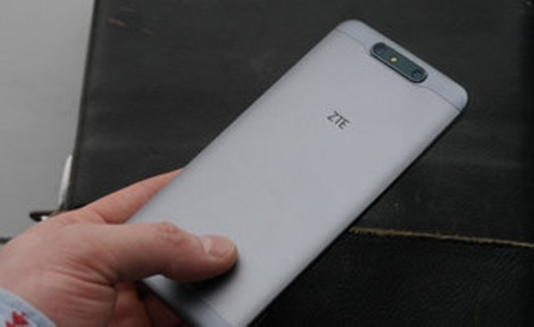 The ZTE Blade V8 will come in silver, rose gold, champagne gold, and dark gray color.March. (YouTube)