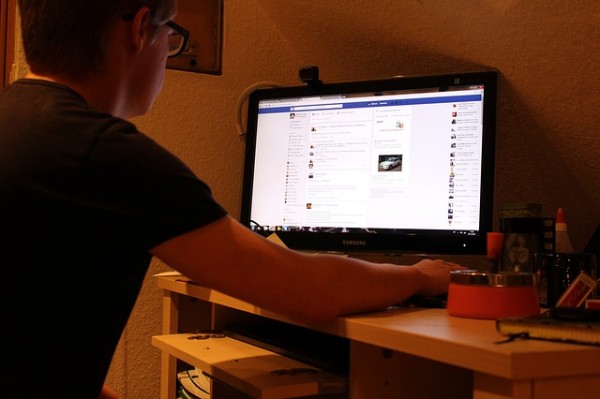 An emerging study revealed that at least one in every five people is snooping his or her partner's Facebook account.