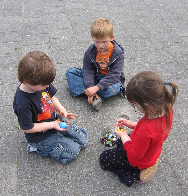 Middle children have better social skills than the first and lastborns
