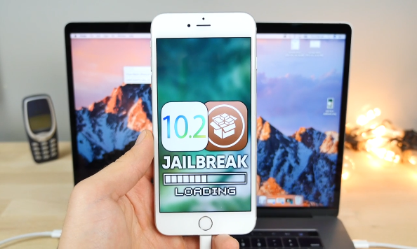  The Yalu Jailbreak works on the iPhone SE, iPhone 6s, iPhone 6s Plus, and the 12.9-inch and 9.7-inch iPad Pro running on the iOS 10.2. (YouTube)