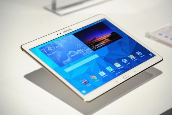 The Samsung Galaxy Tab S3 will be available in white and black color. (YouTube)