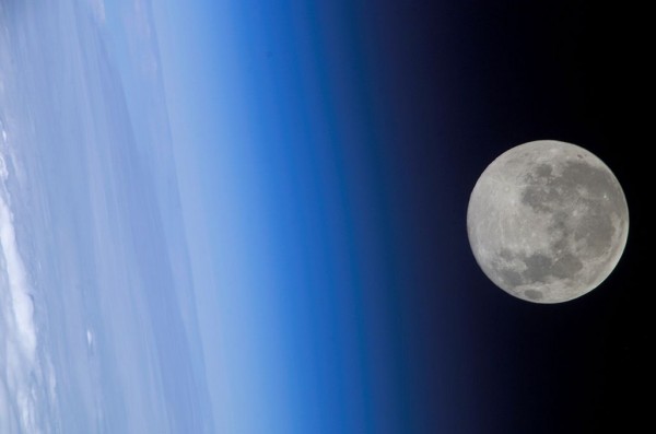 Solar Wind Causes Oxygen From Earth's Atmosphere To Travel To The Surface Of The Moon