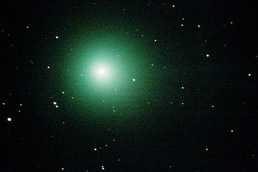 The "Green Comet" will not hit Earth but will be far away, about 32 times the distance from the Earth to the moon. (Ggreybeard/CC BY-SA 4.0)