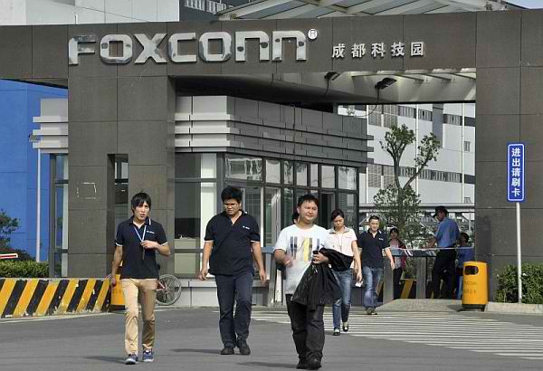 A Foxconn manufacturing plant located in Zhengzhou, China suffered heavy damage when a fire started in its central air conditioning system. 
