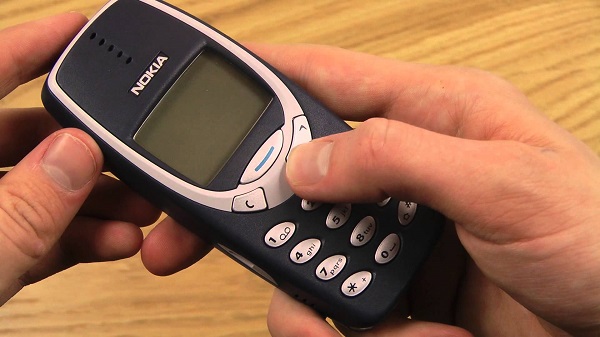 Classic Nokia 3310 receives an upgrade (YouTube)