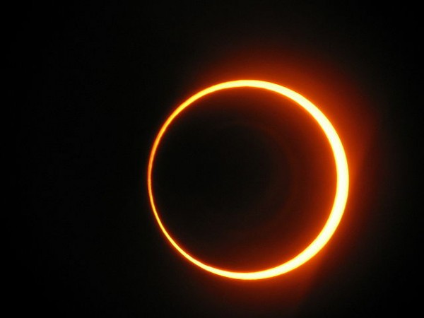 A total solar eclipse blocks the Sun's view entirely.  (sancho_panza/CC BY 2.0)
