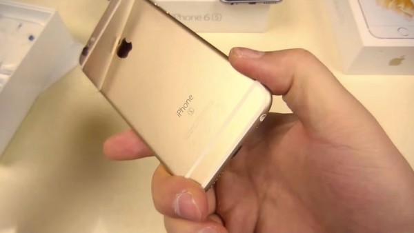 The Gold iPhone 6 with 32GB storage has been available in China since February. (YouTube)