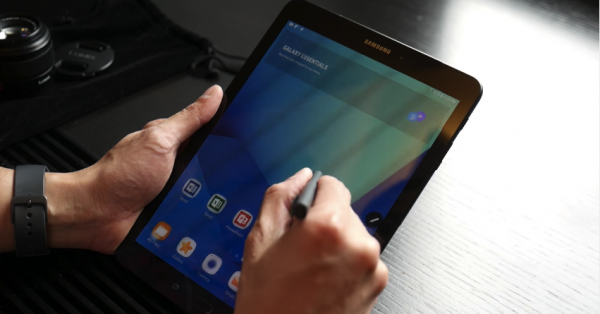  The Galaxy Tab S3 will compete with the smaller iPad Pro. (YouTube)