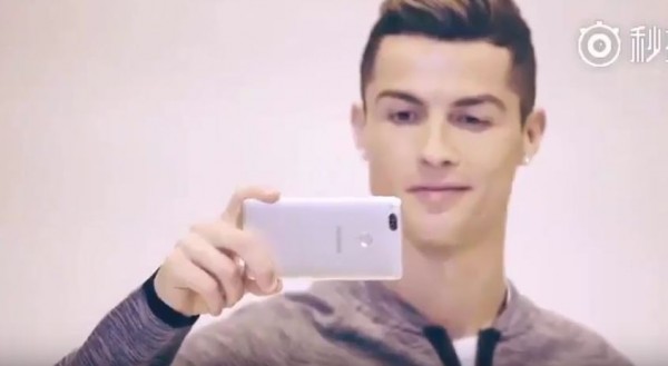 Cristiano Ronaldo holds the latest ZTE Nubia Z17 mini smartphone. (YouTube)