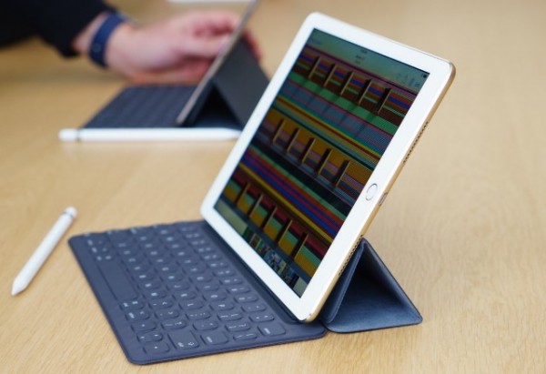 The Apple iPad 9.7-inch (32GB) Wi-Fi only model costs $432.87 (around Rs. 28,000) and the (32GB) Wi-Fi and Cellular model variant for only $508.62 (approximately Rs. 32,900). (YouTube)