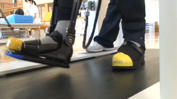 The wearable leg brace called "Welwalk WW-1000" is made up of a mechanical frame to suit the leg of the person from the knee down. (YouTube)