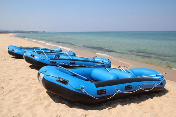 Chinese online platform Alibaba is selling inflatable 'refugee boats.' (Pixabay)