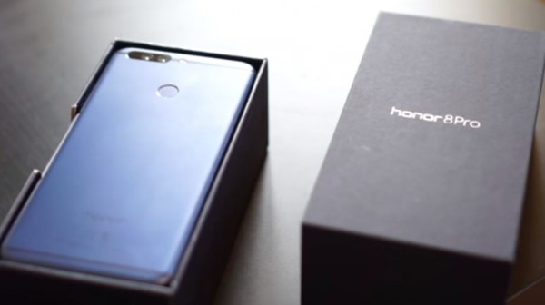 An Honor 8 Pro is about to be unboxed (YouTube)