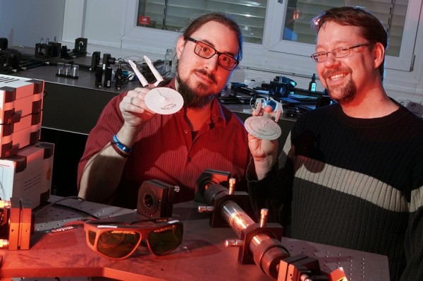 Juniorprof. Dr Alexander Szameit (r.) and Dr Marco Ornigotti with models of the USS Enterprise. The physicists have now for the first demonstrated in an experiment that the concept of teleportation does not only persist in the world of quantum particles, 