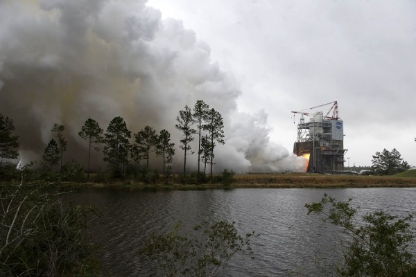 NASA engineers conduct a successfully test firing of RS-25 rocket engine No. 2059 on the A-1 Test Stand at Stennis. The hot fire marks the first test of an RS-25 flight engine for NASA’s new Space Launch System vehicle.