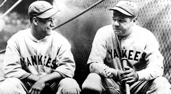 Lou Gehrig L) and Babe Ruth (R)