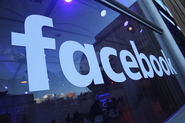 Facebook backs down on ‘Napalm Girl’ photo ban