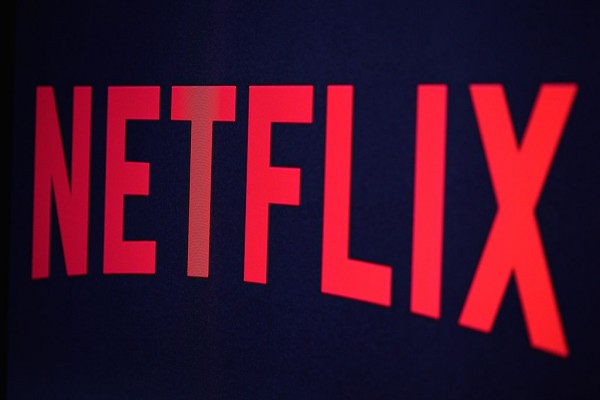 Netflix is urging FCC to review its stance on data caps. 