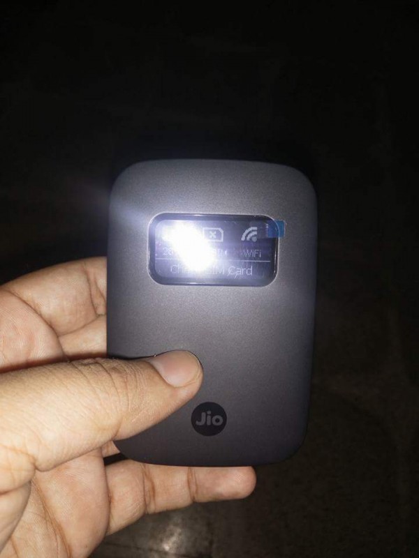 Reliance Jio has launched a new Wifi 4G Hotspot device.
