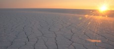 Clouds over the Greenland ice sheet raise the temperature, which causes extra meltwater – a third more than clear skies. 