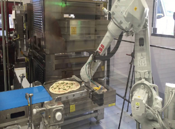 Meet the robot-making pizza at Zume. (YouTube)